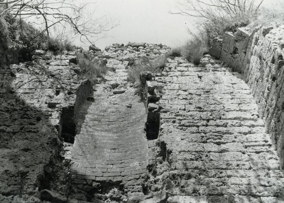 mur intérieure, emplacement d’une ancienne cheminée monumentale