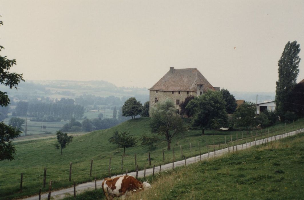 vue générale du château dans son environnement depuis le Sud-Ouest