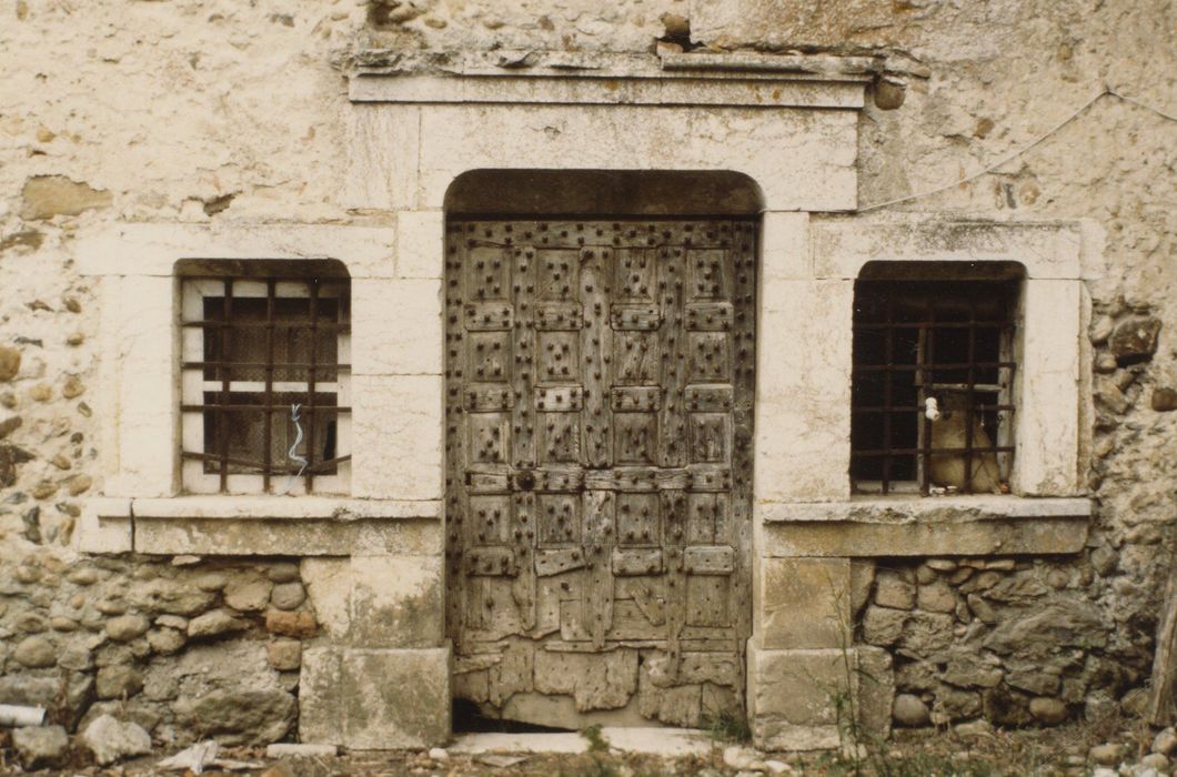 façade est, porte d’accès