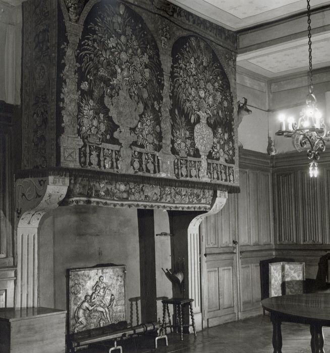 petite salle à manger, cheminée monumentale