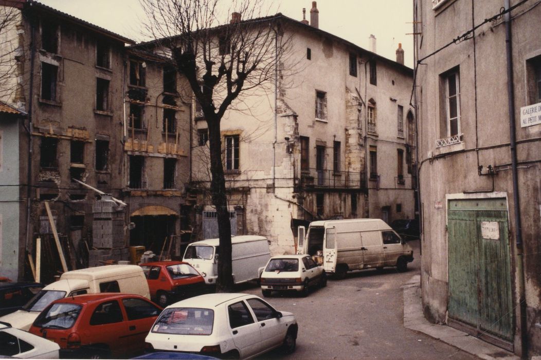 ancienne église abbatiale, angle sud-ouest, vue partielle