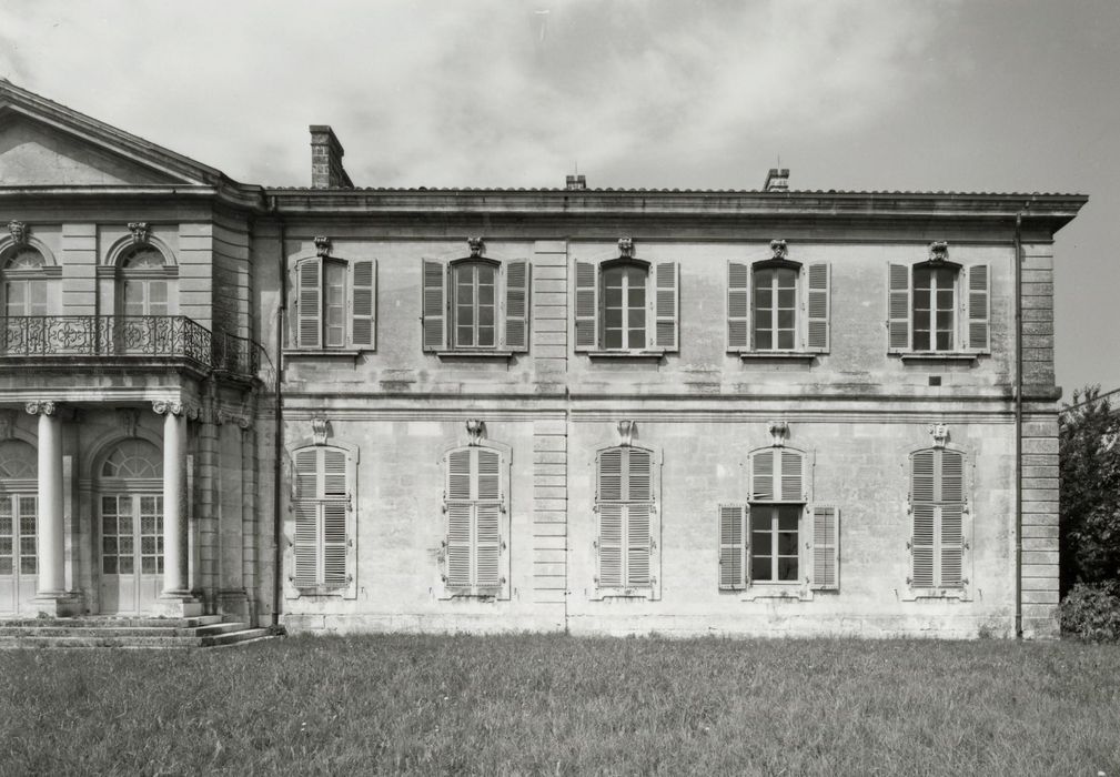 façade est, vue partielle