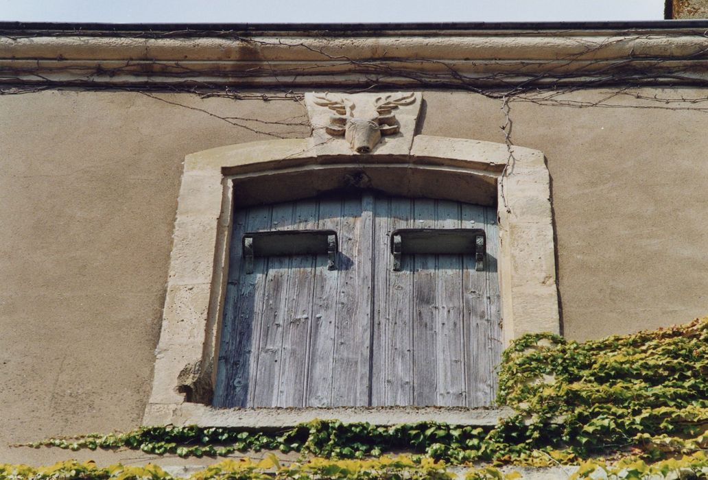 façade sud sur la cour intérieure, détail d’une baie