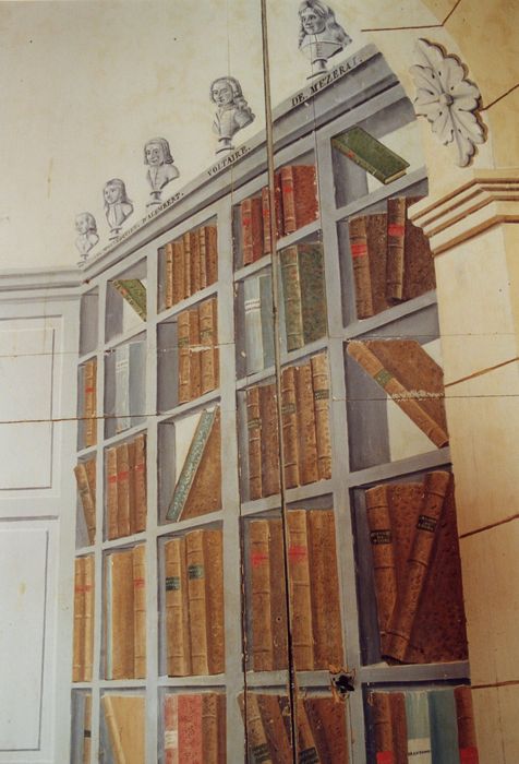 entresol, bibliothèque, lambris peint, détail