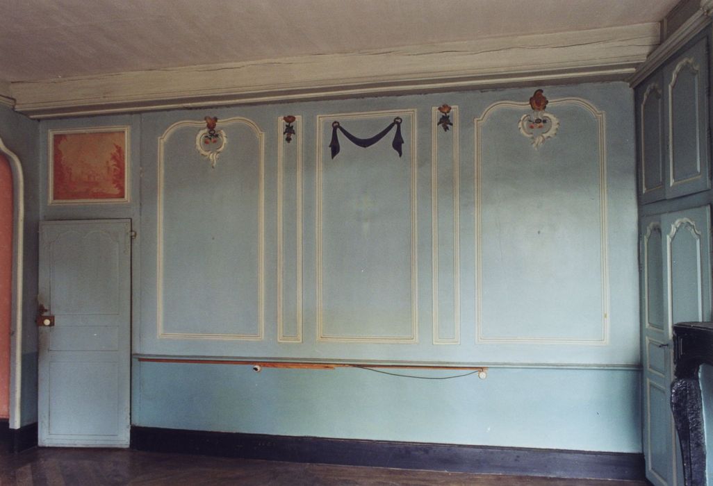 1er étage, chambre bleue, vue partielle des lambris de revêtement