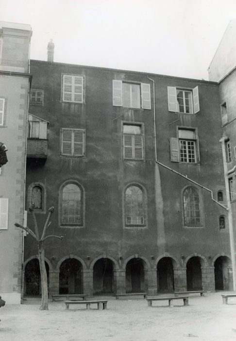 façade sur la cour intérieure