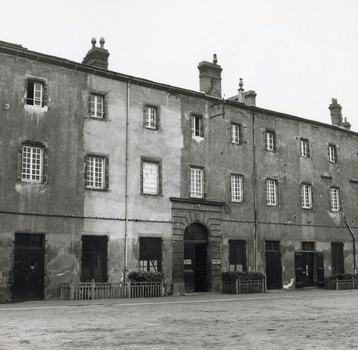 anciens bâtiments conventuels, façade est