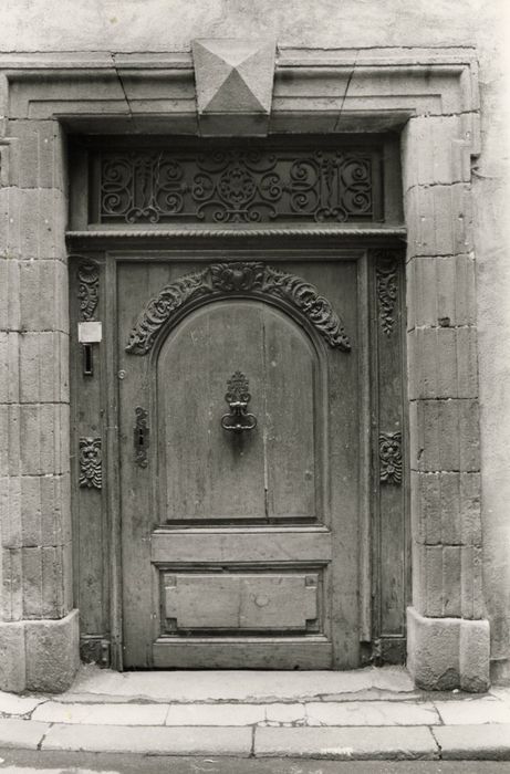 porte d’accès sur rue