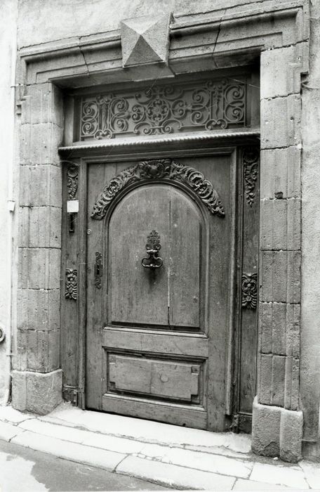 porte d’accès sur rue