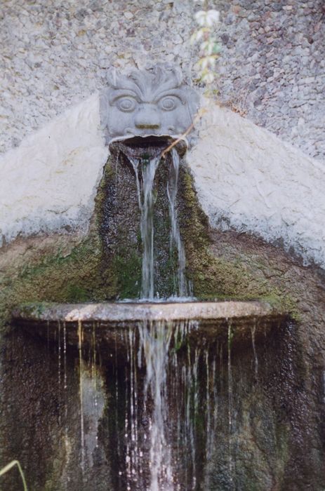 parc, 3e terrasse, nymphée, détail du mascaron de fontaine