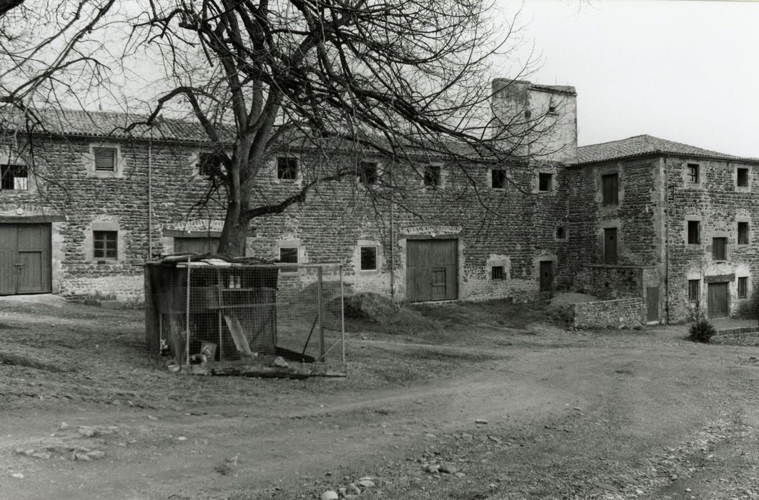 communs, façade ouest