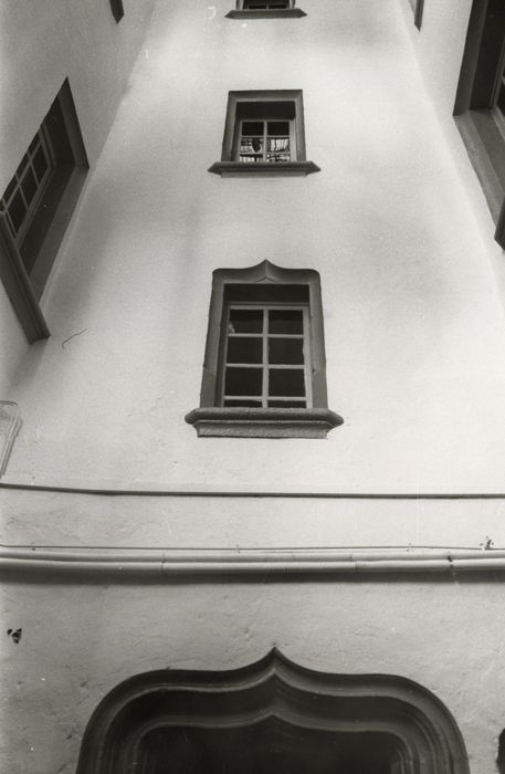 bâtiment A, ancienne cour intérieure, vue partielle des façades