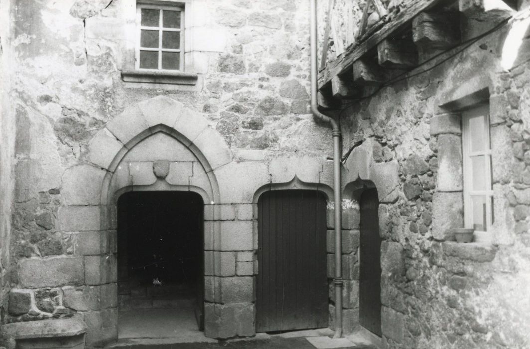 bâtiment B, cour intérieure, vue partielle des façades