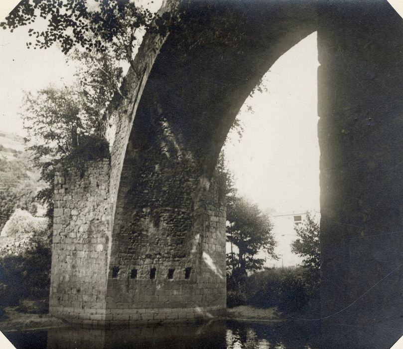 vue partielle du pont de la rive gauche, en aval