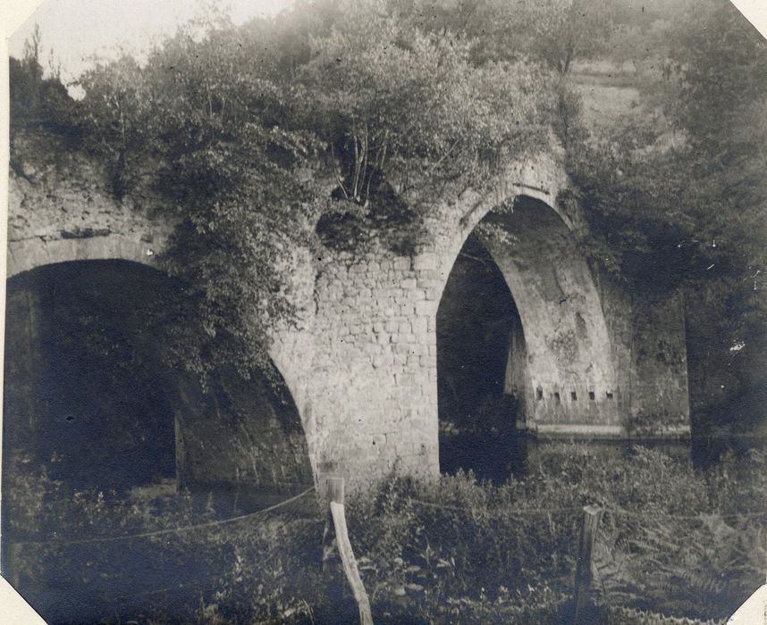 vue partielle du pont de la rive droite, en aval