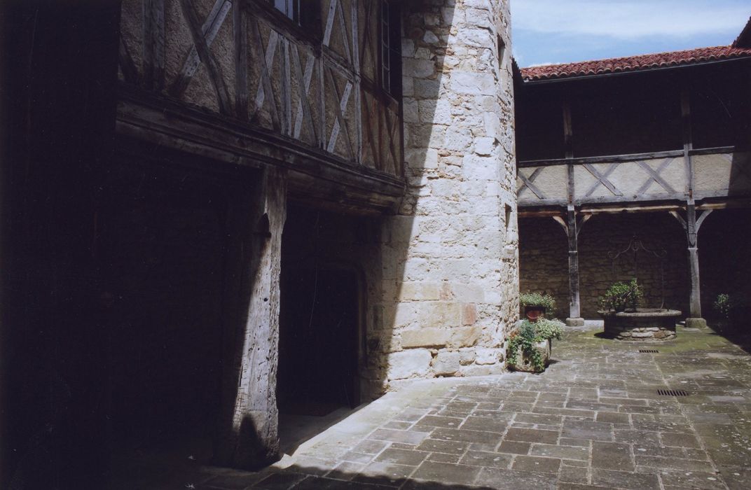 cour intérieure, ailes nord et ouest, façade sud et est, vue partielle