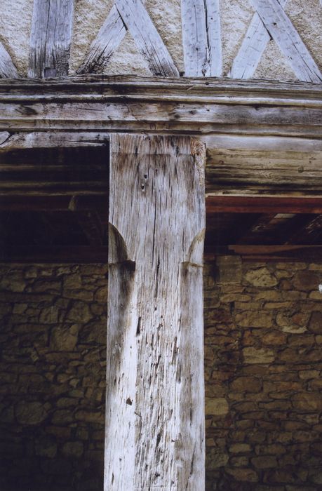 cour intérieure, aile ouest, détail d’un poteau