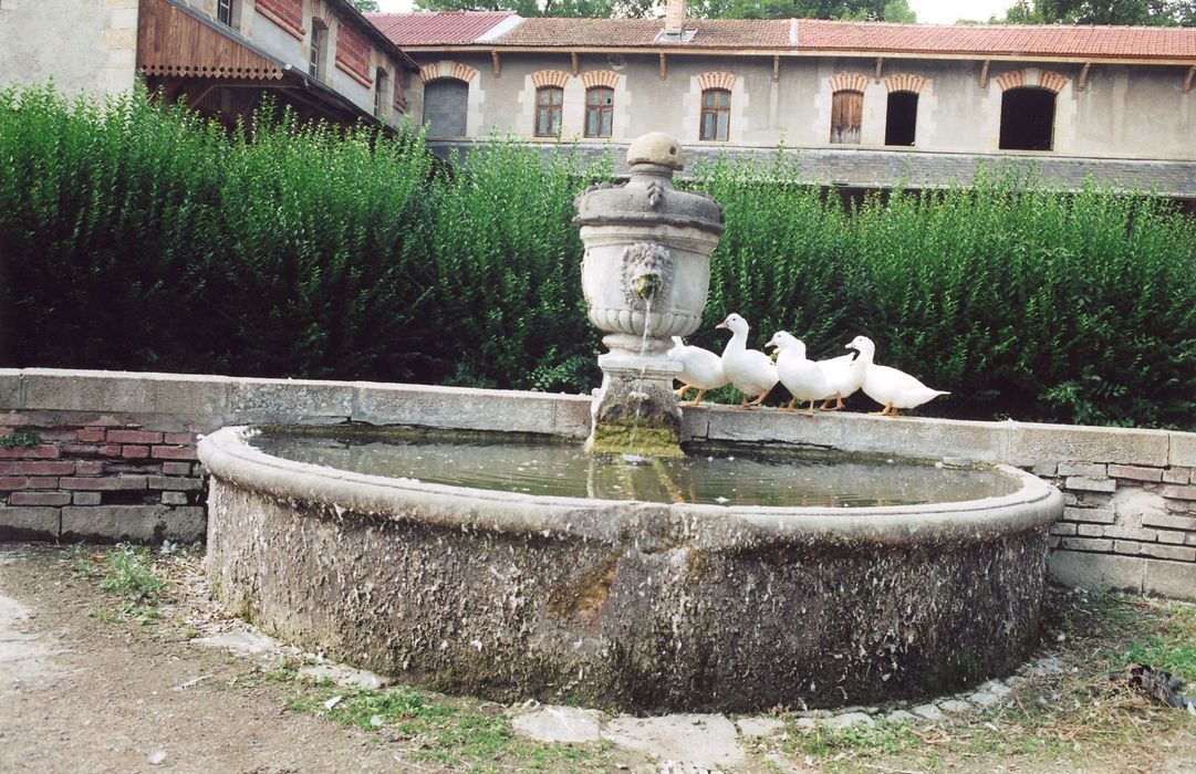 fontaine de l’avant-cour