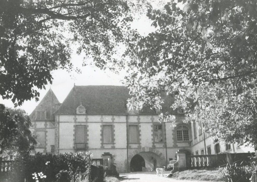aile ouest, façade est, vue partielle