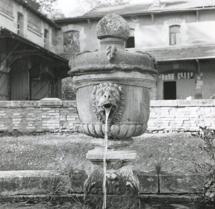 fontaine de l’avant-cour