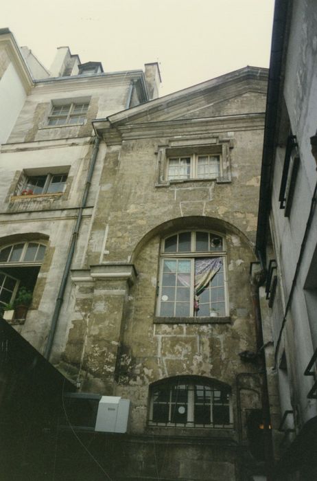 façade nord depuis la courette, vue partielle