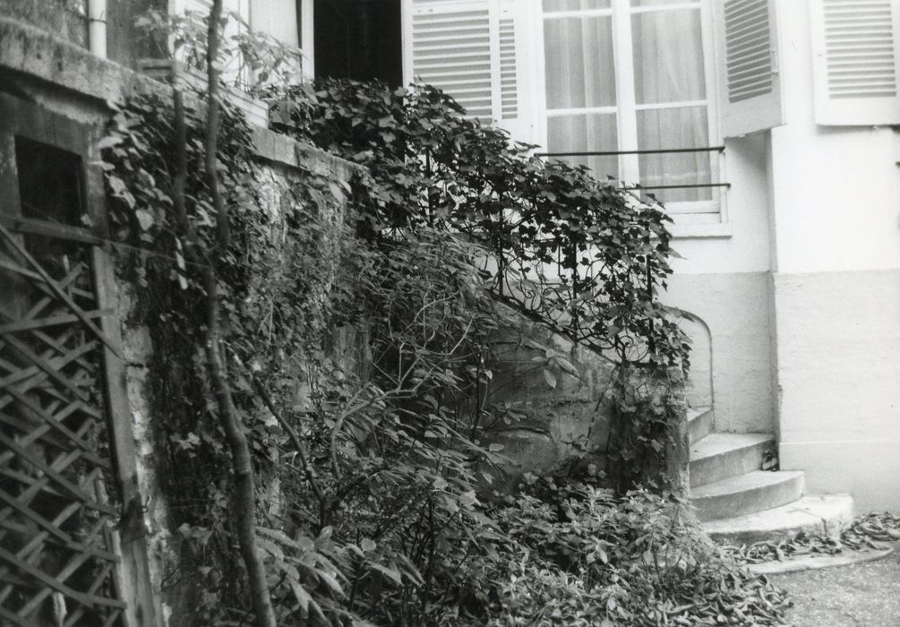 escalier du perron côté jardin