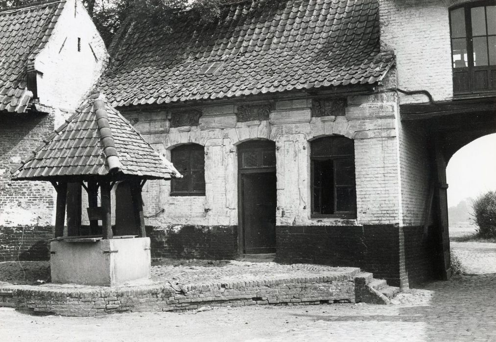 cour intérieure, aile est, façade ouest, vue partielle