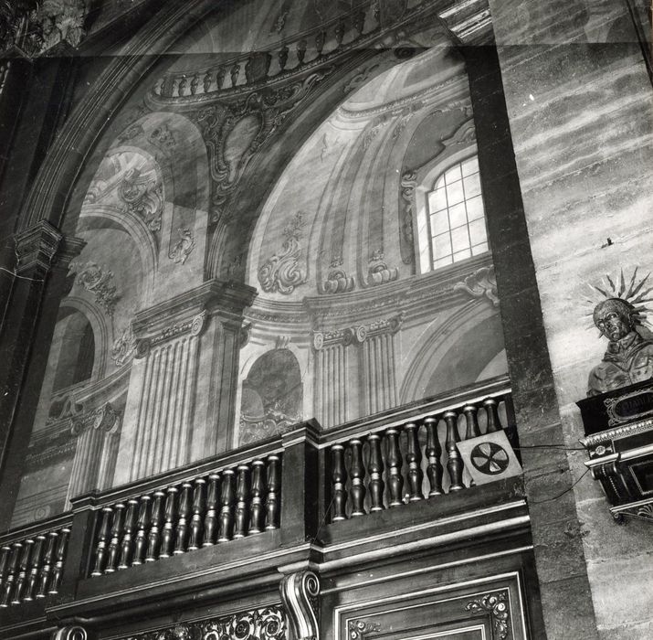 choeur, vue partielle des décors peints en trompe-l’oeil