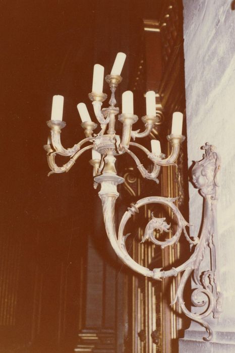 Quatre chandeliers