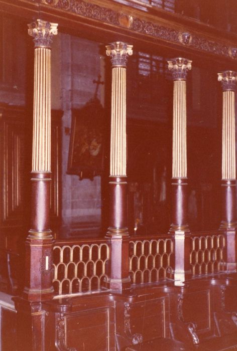 choeur, lambris de revêtement, vue partielle