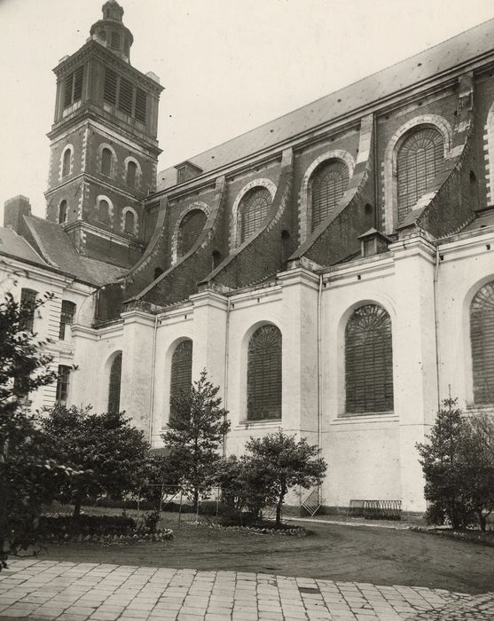 façade latérale sud, vue partielle