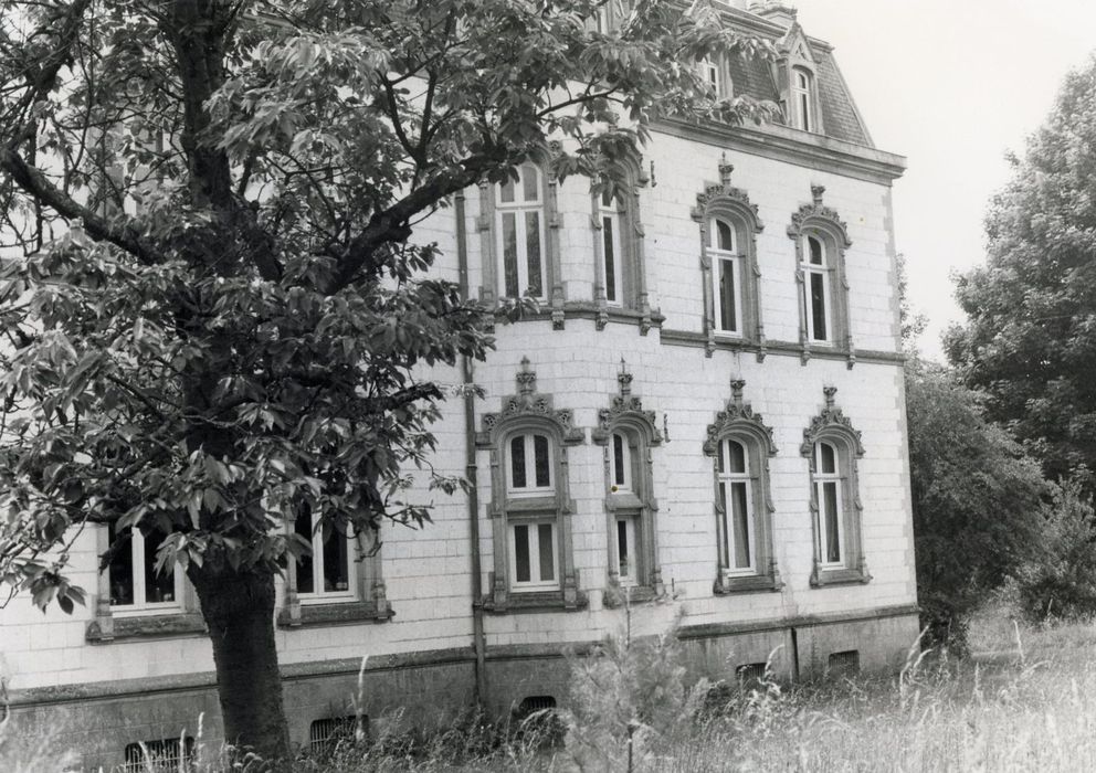 façade nord-est, vue partielle