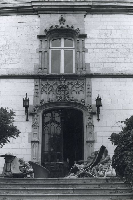 façade sud-ouest, porte d’accès