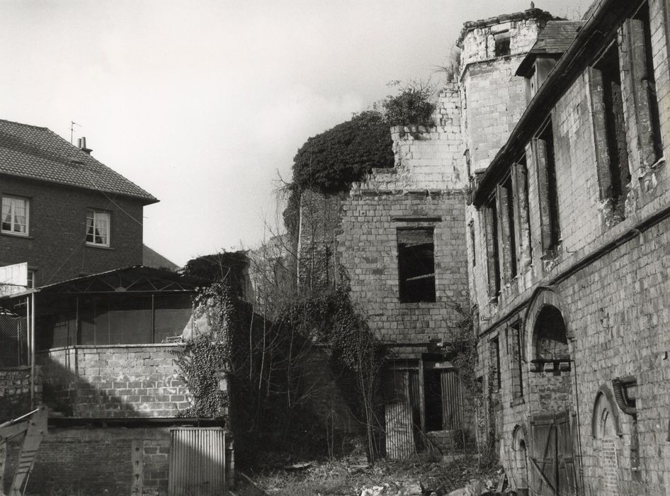 façade sur de l’aile perpendiculaire