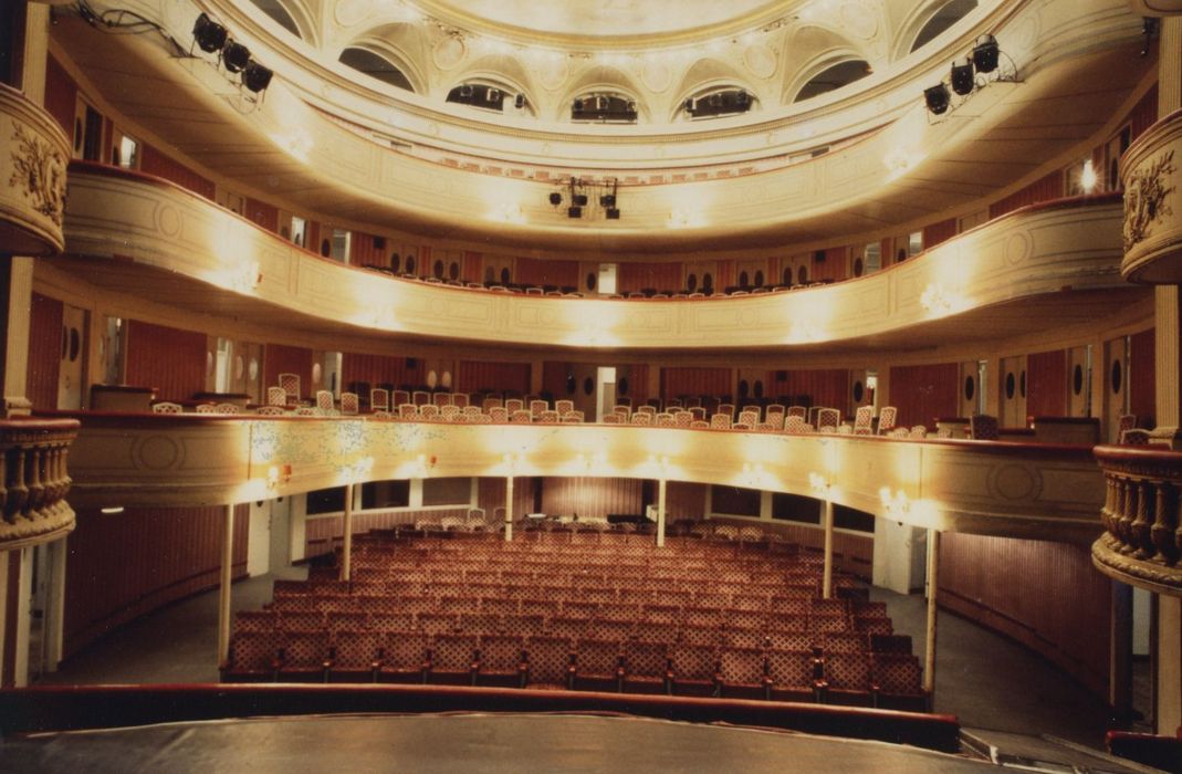 vue générale de la salle du théâtre depuis la scène