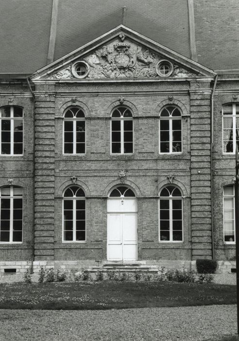 palais abbatial, façade ouest, vue partielle