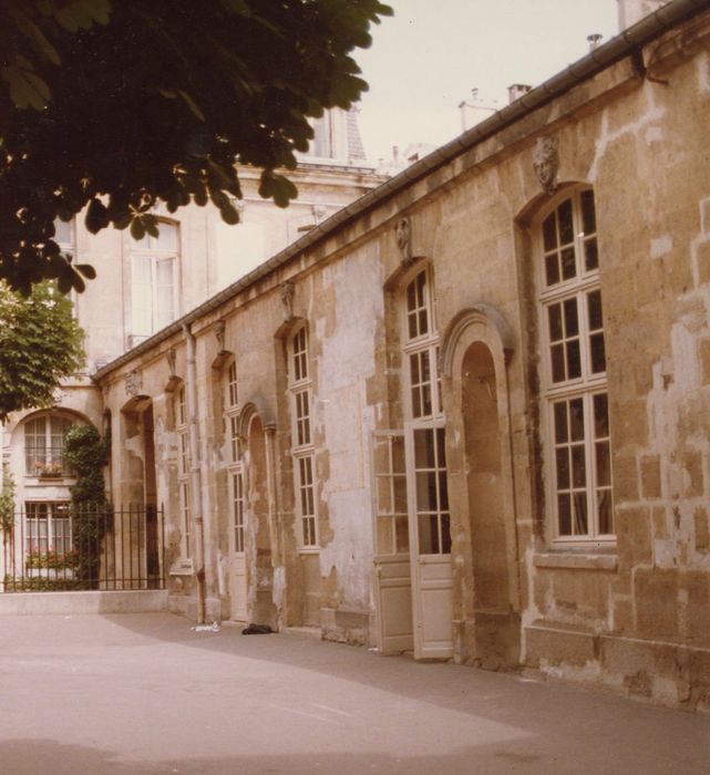 façade du bâtiment longeant la rue Béranger côté cour