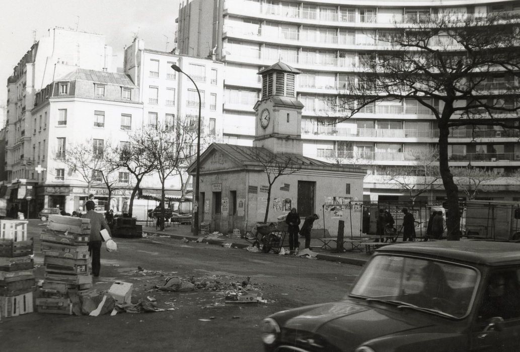 vue partielle de la place d’Aligre