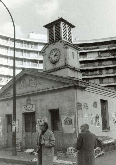 bâtiment situé sur la place d’Aligre