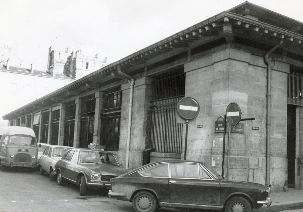 vue partielle du bâtiment depuis la rue de Cotte