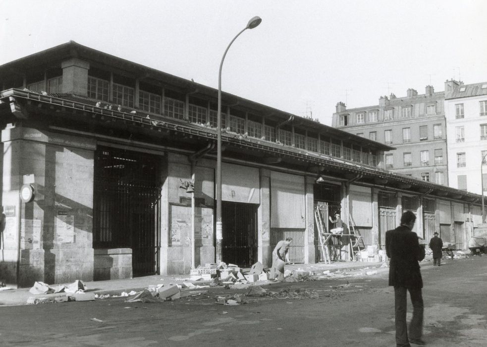 façade sur la place d’Aligre