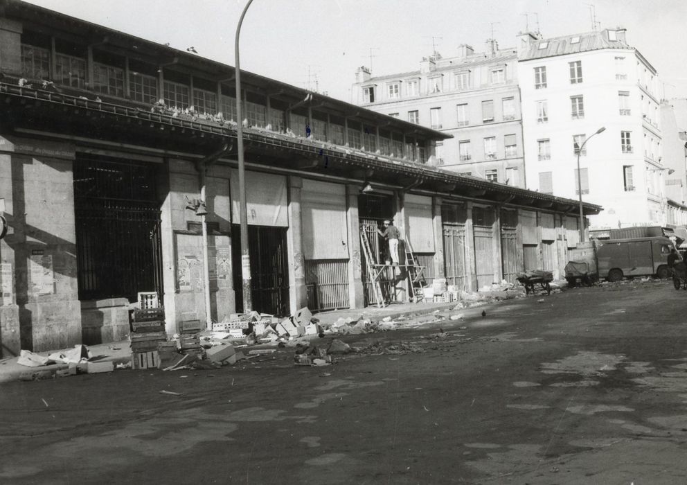 façade sur la place d’Aligre