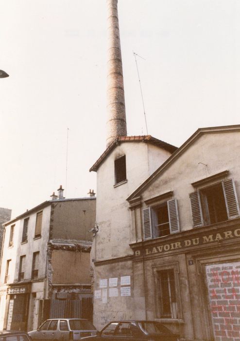 façade sur rue, vue partielle