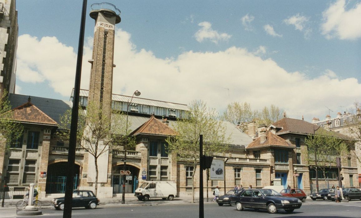 façade sur l’avenue