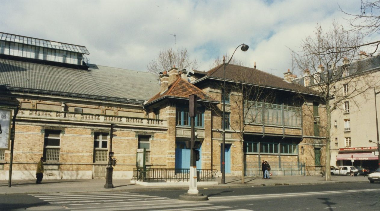 façade sur l’avenue, vue partielle