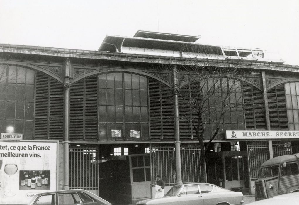 vue partielle du bâtiment