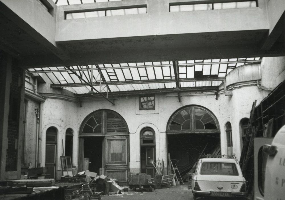 façade des écuries sur cour