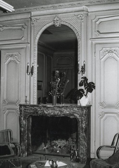 1er étage, salle à manger, vue partielle des lambris de revêtement