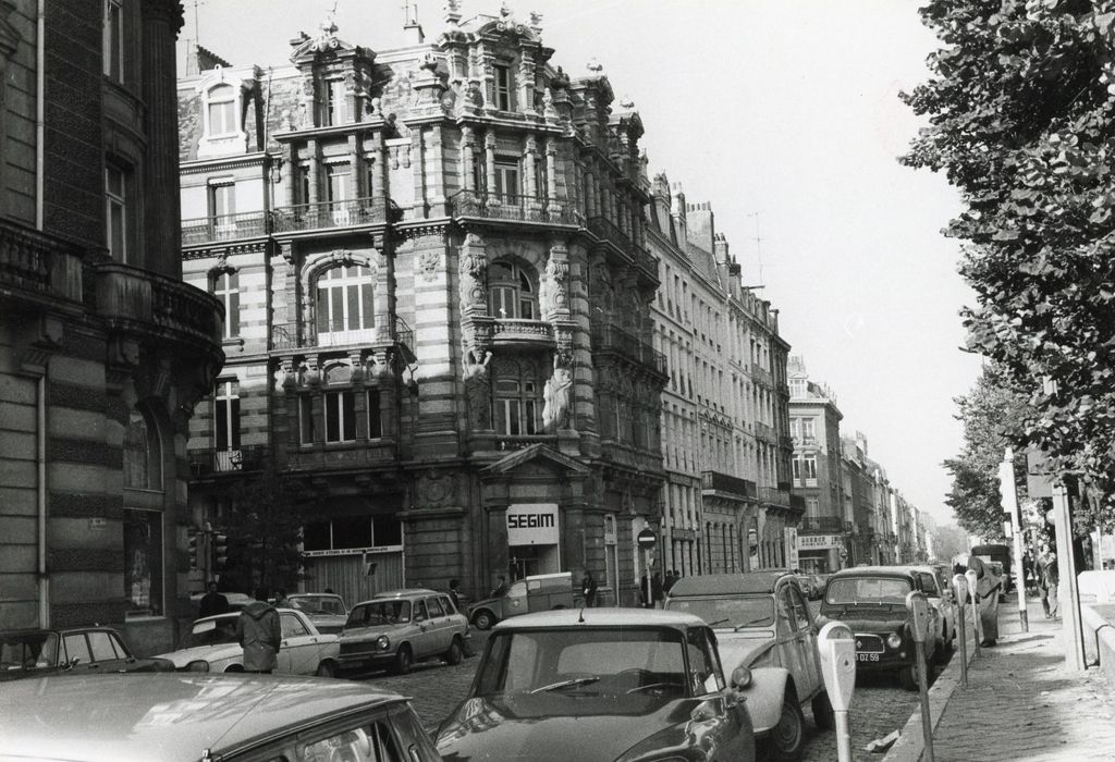 vue générale de l’immeuble dans son environnement urbain