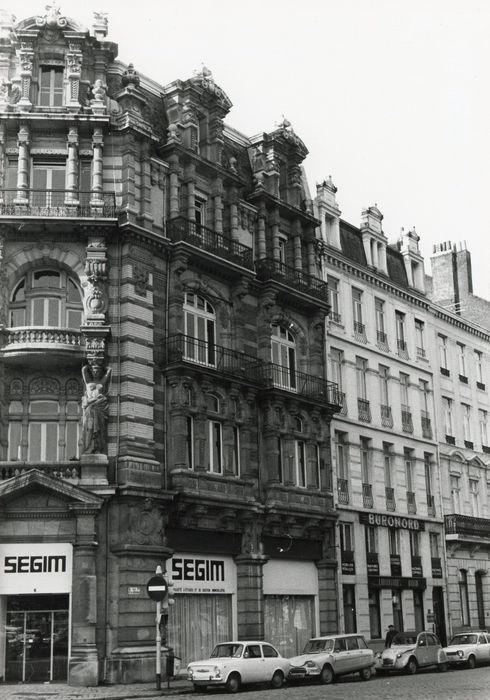 façade sur la place de la République